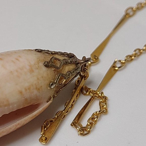 Cute 18 Inch Shell Pendant Necklace - Picture 11 of 16